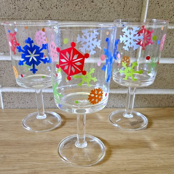 ❄️ Snowflake Glasses | Set of 3 | Plastic | Wine | Drinkware | Holiday | Winter - Picture 1 of 5